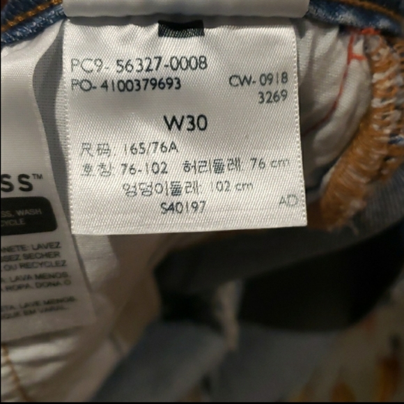 Levi’s Denim Shorts w/ Logo – 30 - Picture 3 of 3